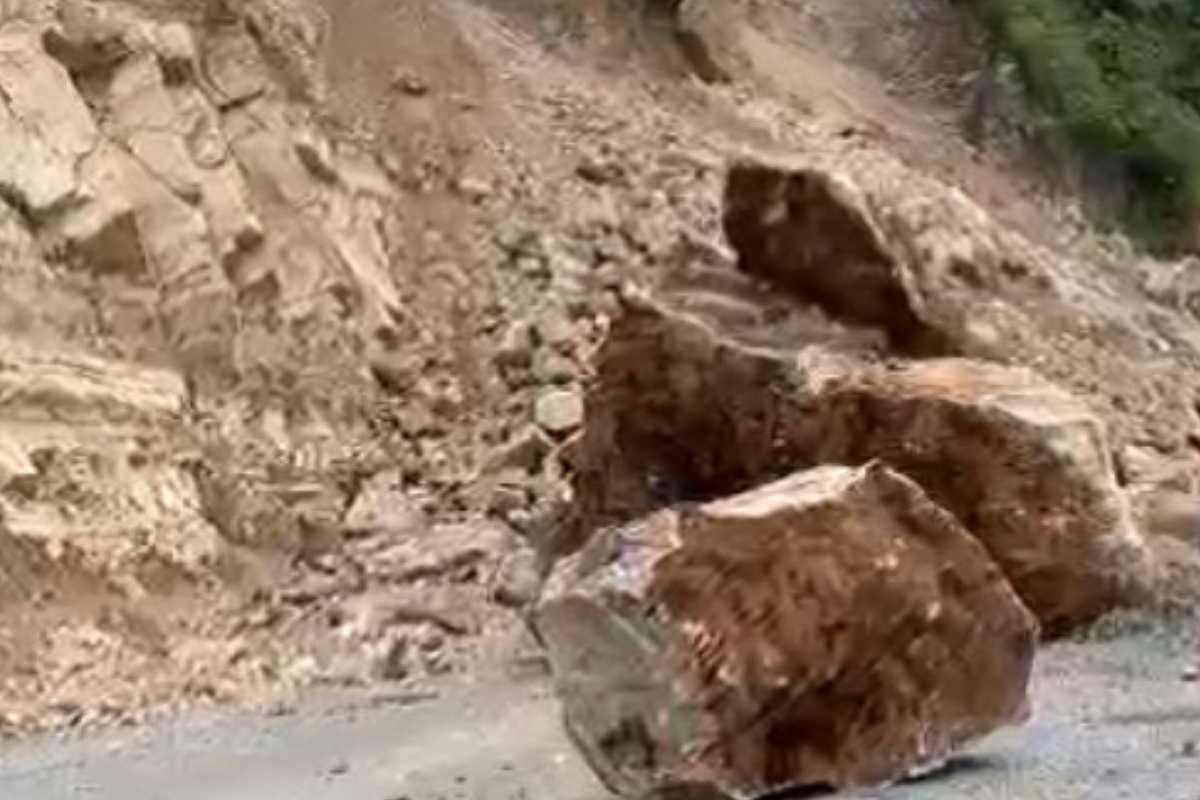 अविरल वर्षाले रिडी–वामीटक्सार र दशरथचन्द राजमार्ग अवरुद्ध