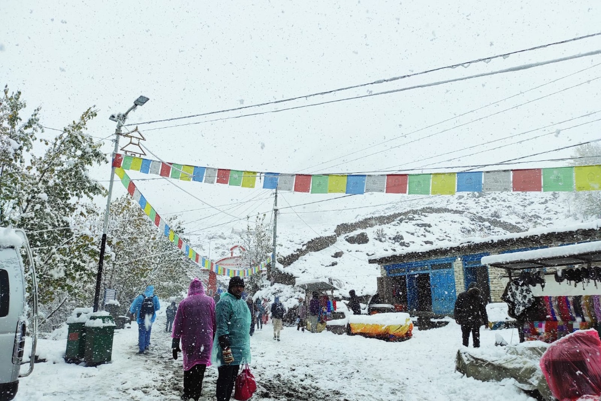 हिमपातका कारण रोकिए अन्नपूर्ण आधार शिविर गएका पर्यटक