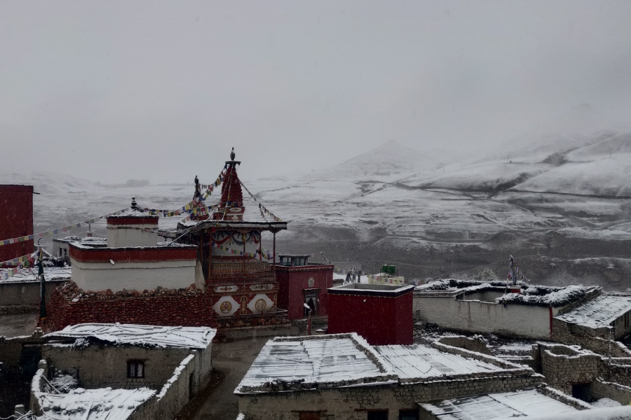 मुस्ताङमा हिमपातपछि निरन्तर वर्षा, जनजीवन प्रभावित