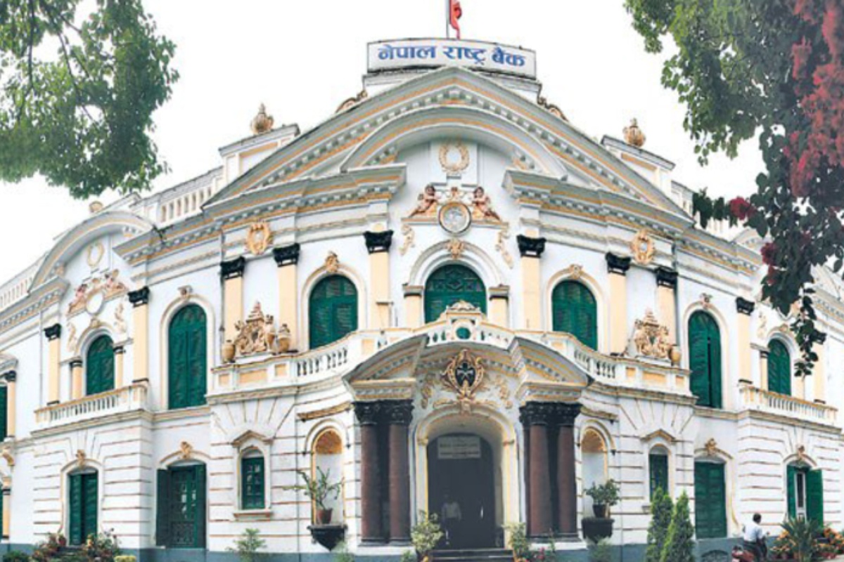 बैंकिङ प्रणालीबाट ३० अर्ब रुपैयाँ झिक्दै राष्ट्र बैंक