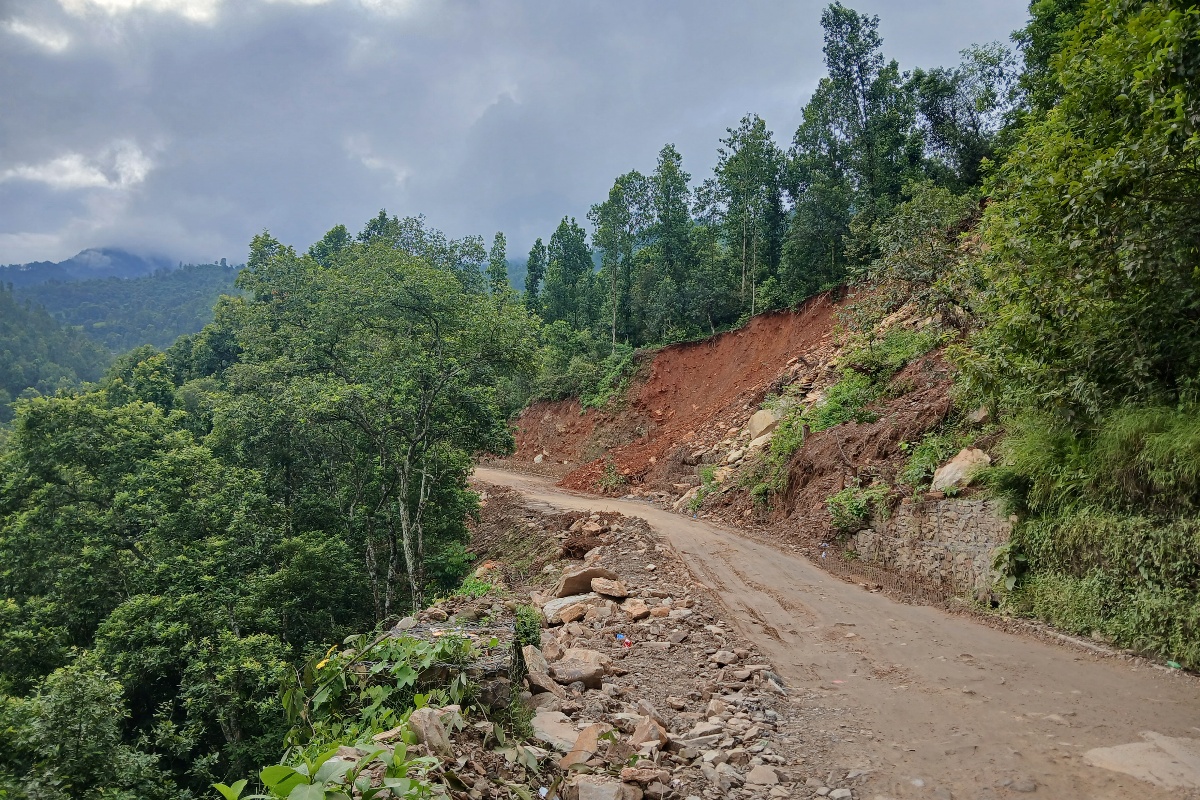 धादिङ–मलेखु सडक: दारेगौँडाभिरमा निरन्तर पहिरो