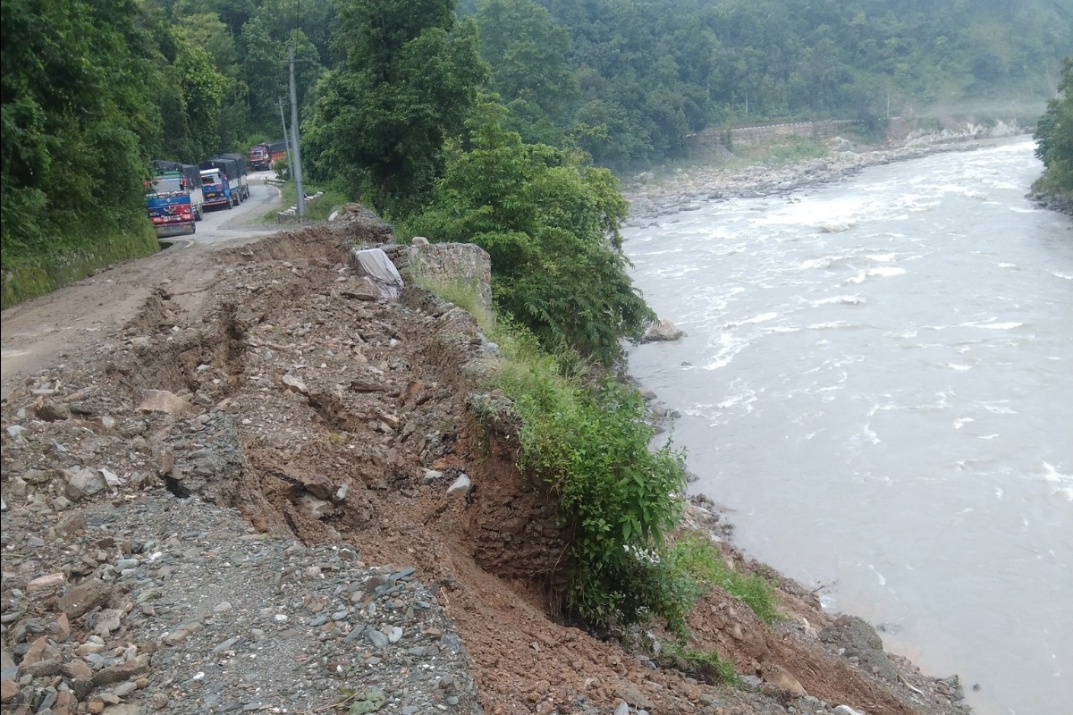 अवरुद्ध काठमाडौँ–मन्थली सडक एकतर्फी खुल्यो