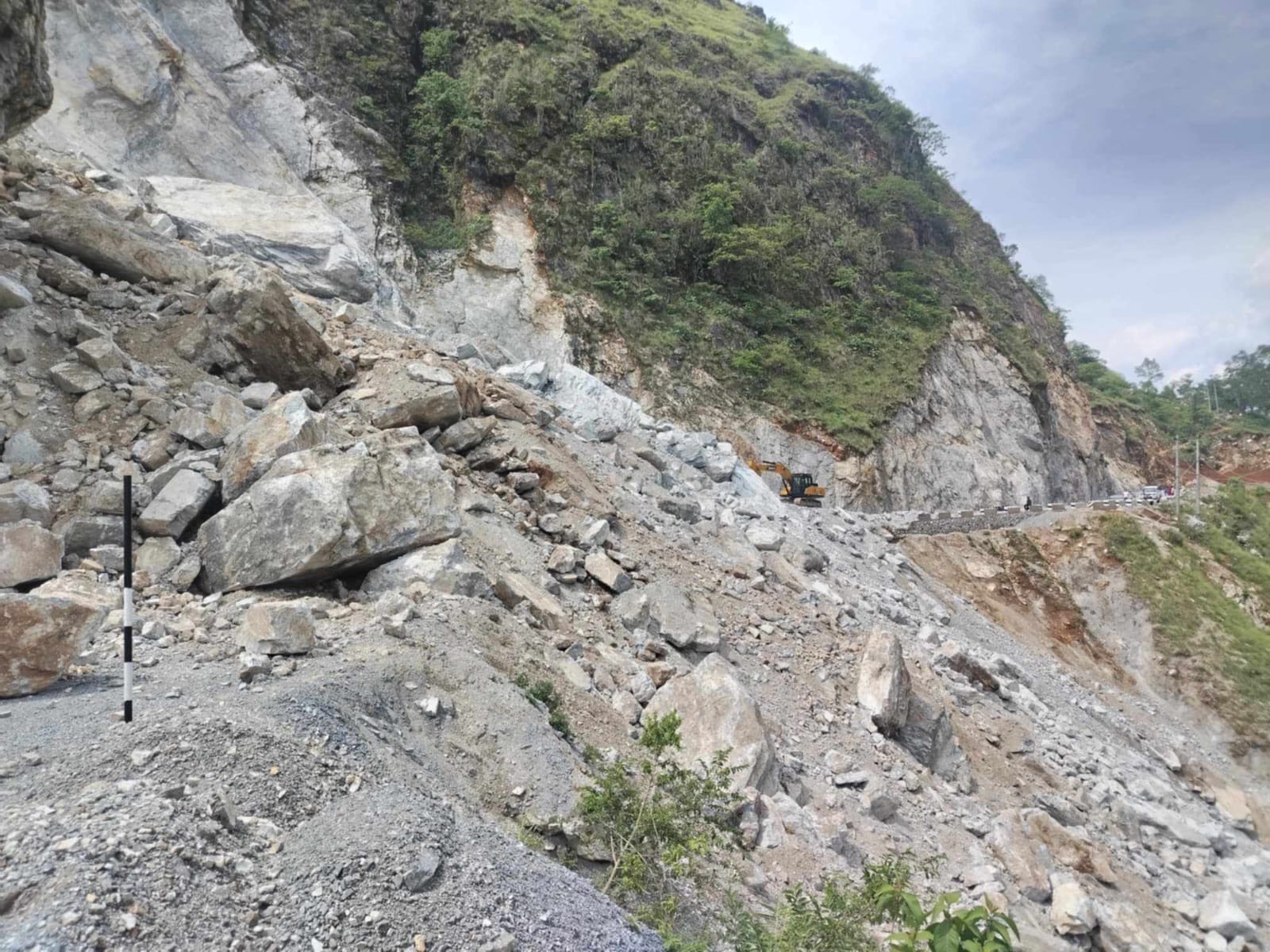 वर्षाले गुल्मीका प्रमुख सडकहरू अवरुद्ध