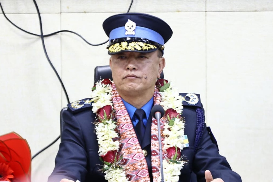 आजदेखि सेवानिवृत्त भएका आईजीपी खापुङलाई विदेश जान रोक