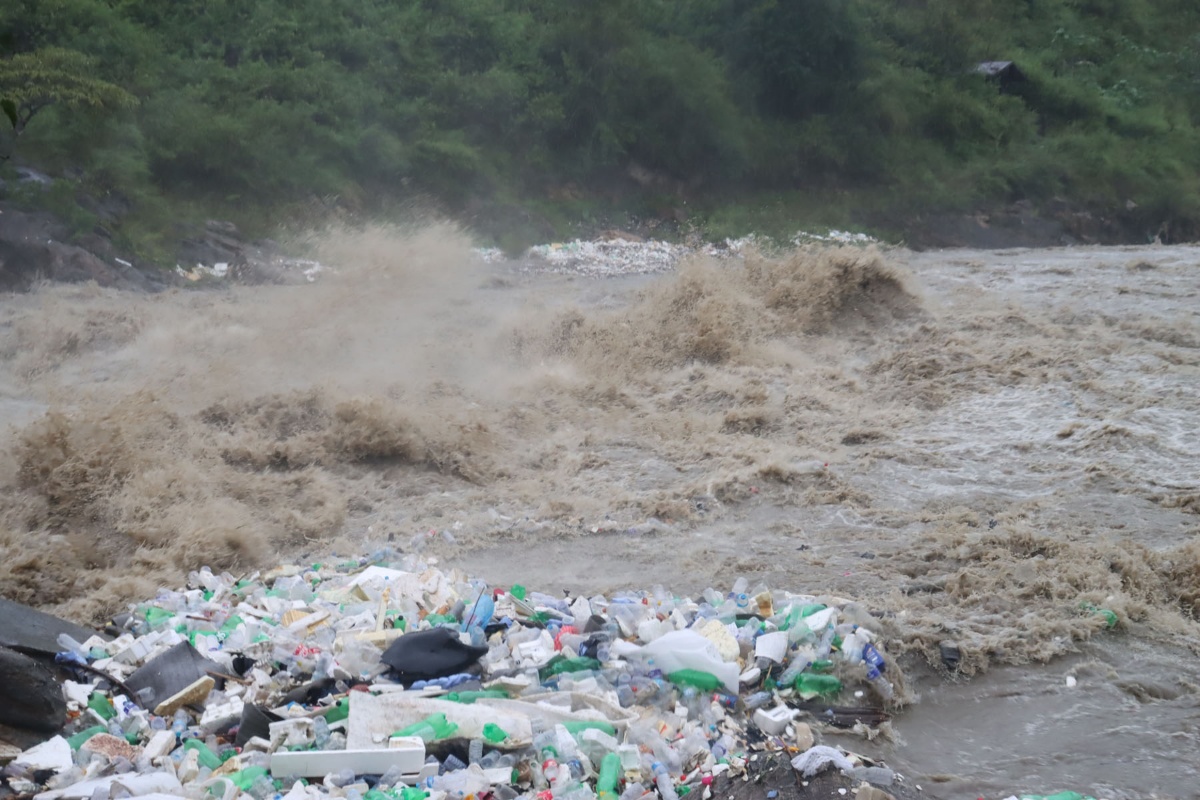 देशभरका ८ नदी खतराको तहभन्दा माथि