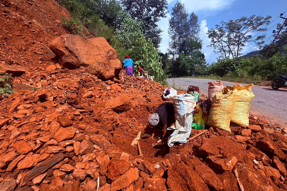 ‘माटोले घर पोत्ने चलन हरायो, आम्दानी गुम्यो’