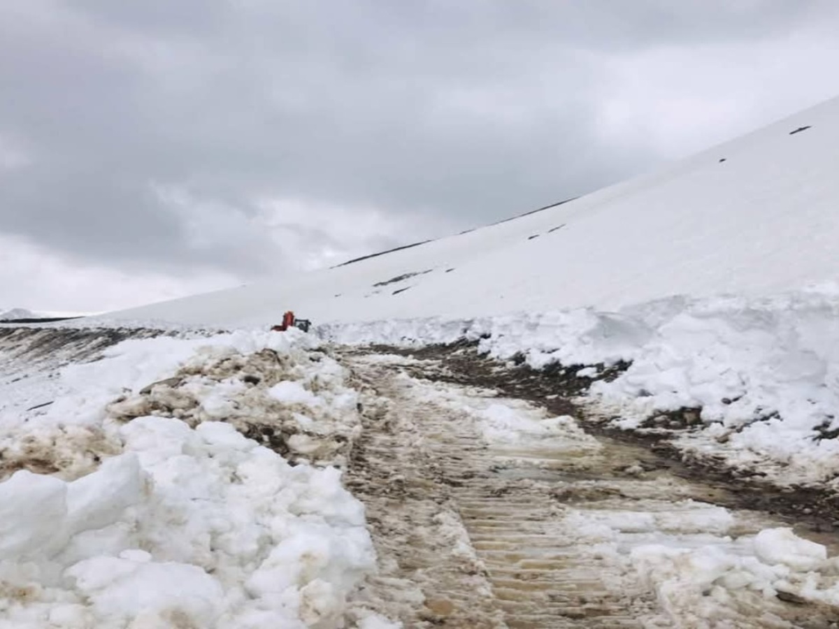 हिउँ पन्छाएर १२ दिनपछि सञ्चालनमा आयो न्यालु सडकखण्ड