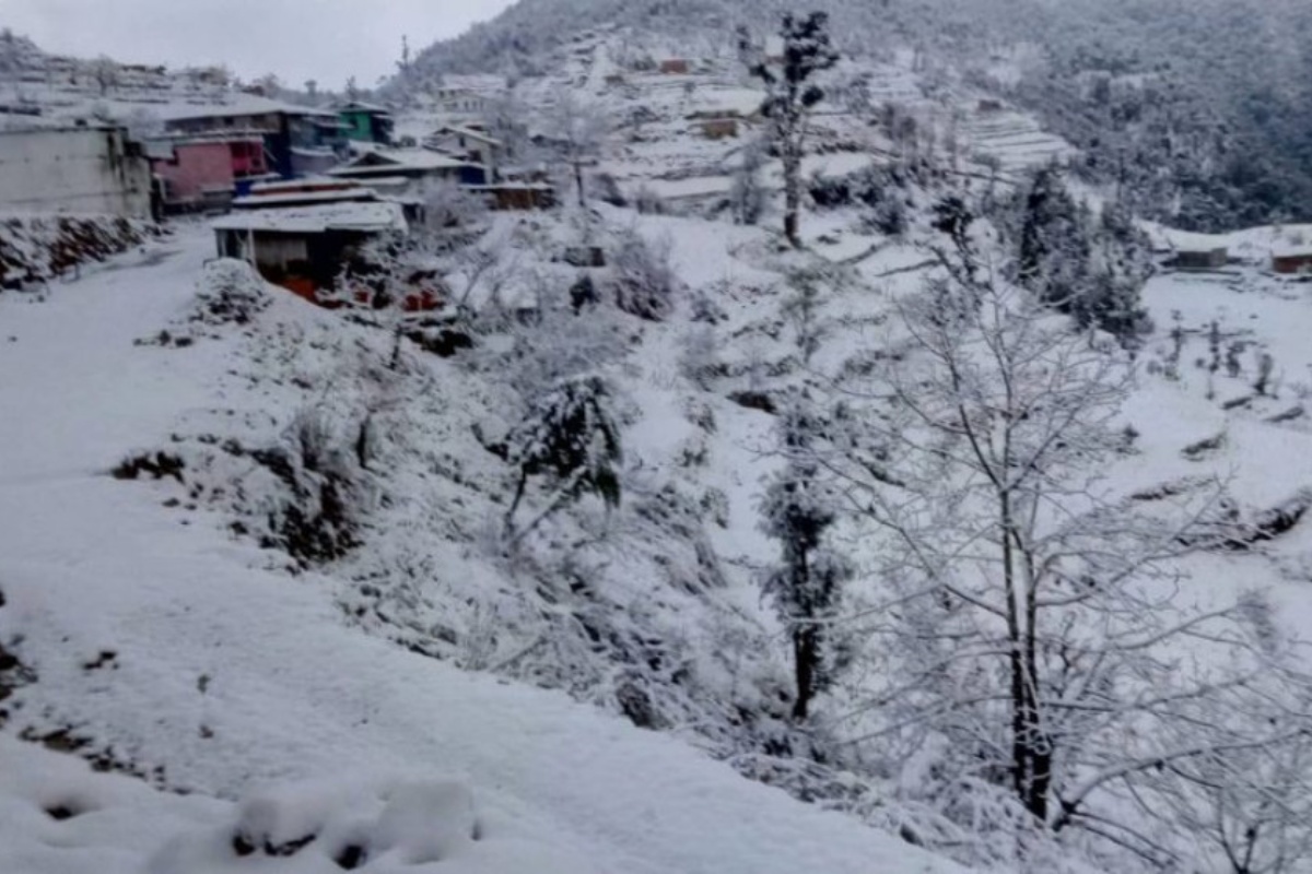 मकालु क्षेत्रमा वर्षा र हिमपात, पर्यटकलाई सचेत रहन आग्रह