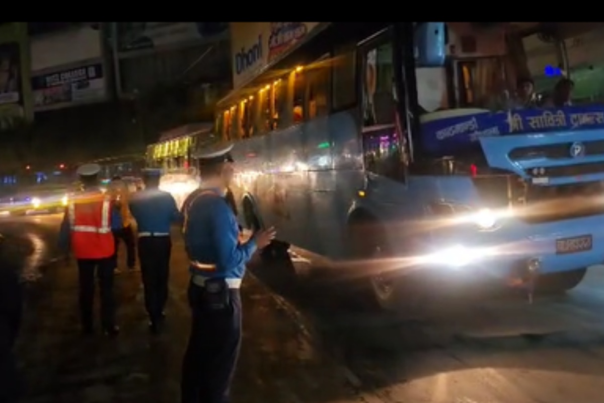 नागढुंगासहितका नाकामा ट्राफिक प्रहरीको माइकिङ, उच्च सतर्कता अपनाउन आग्रह