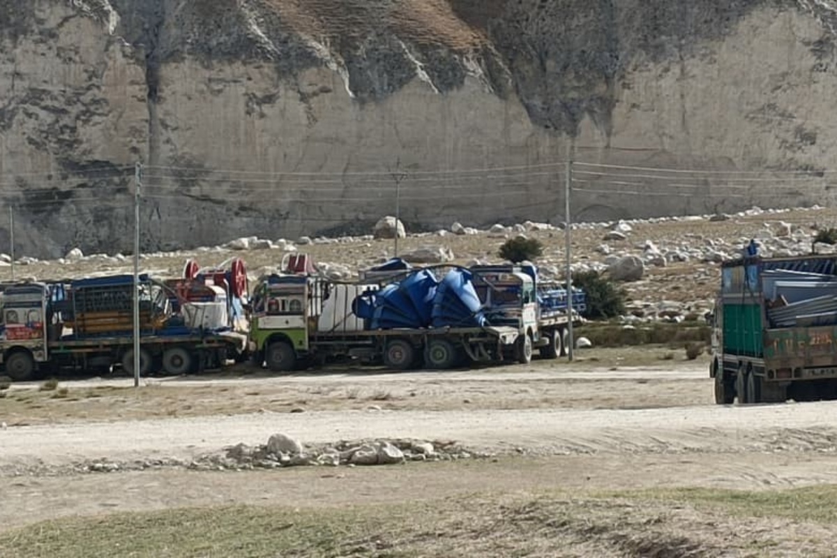 घमी खोलामा डाइभर्सन नहुँदा भन्सारमै थन्किए मालवाहक ट्रली