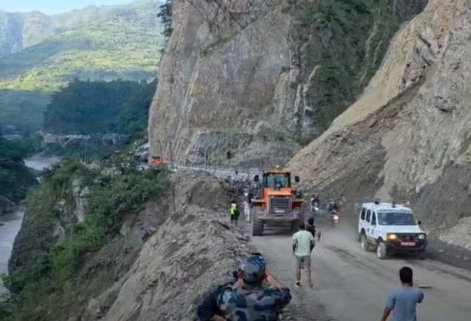 मुग्लिन–नारायणगढ सडक एकतर्फी सञ्चालनमा