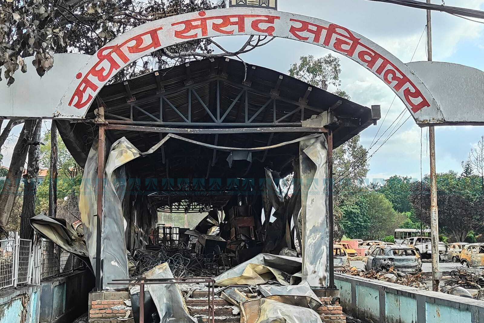 संसद् सचिवालय जाने पछाडिको गेट। तस्वीर: उकालो